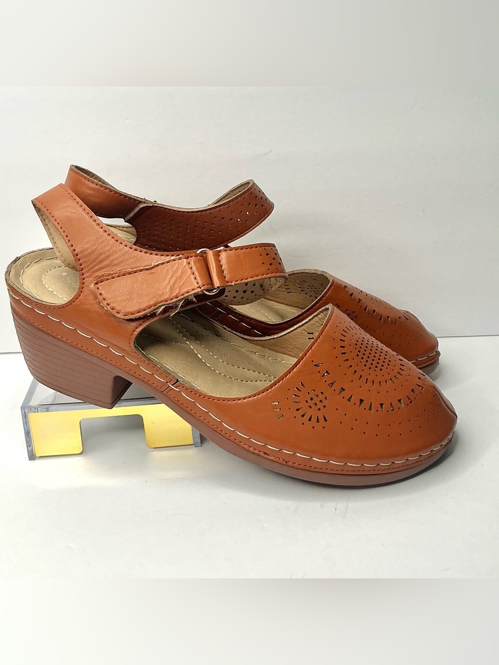 Atalina Comfort Leather Perforated Mary Jane Heels Brown Size 9 Lightweight - Picture 2 of 5